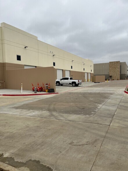 More Photos Of 1100 Lakeside Parkway, Flower Mound Industrial For Lease