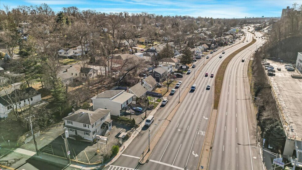 More Photos Of 2132 Central Park Ave, Yonkers Freestanding For Sale