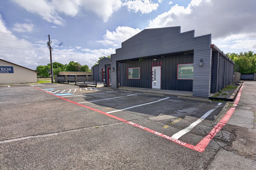More Photos Of 2795 SW Wilshire Blvd, Burleson Flex For Lease
