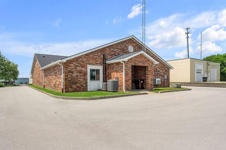 More Photos Of 250 Crossfield Dr, Versailles Industrial For Lease