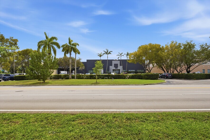 More Photos Of 10880 NW 30th St, Doral Warehouse For Sale