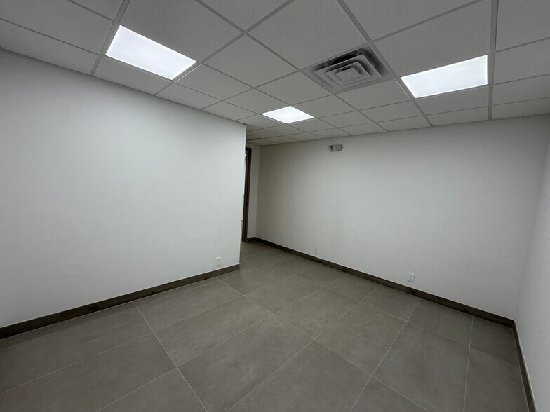 More Photos Of 5170 N Federal Hwy, Fort Lauderdale Storefront Retail Office For Lease