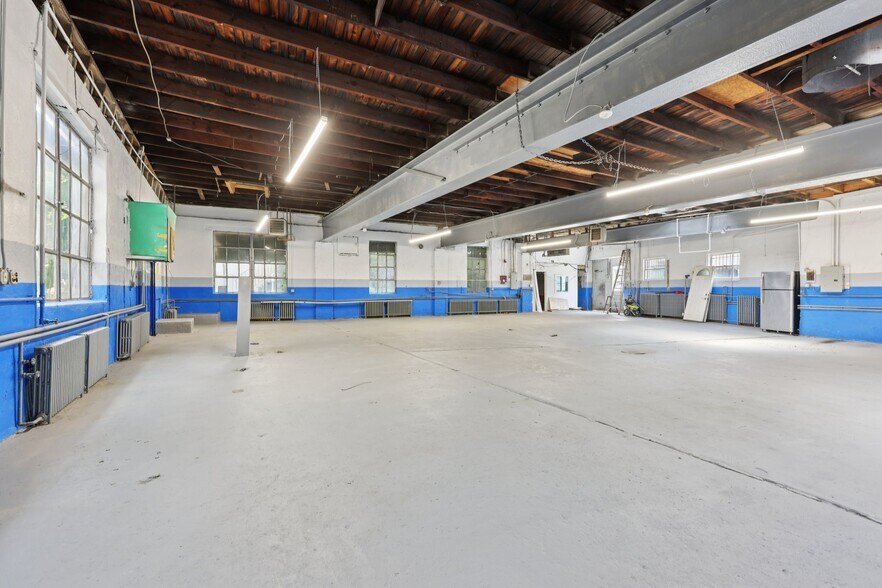 More Photos Of 3136 Summit Ave, Union City Storefront Retail Residential For Lease