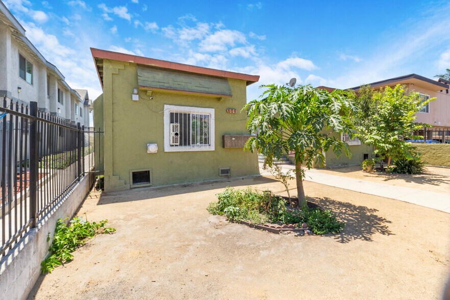 More Photos Of 606 W 81st St, Los Angeles Apartments For Sale
