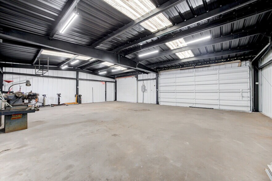 More Photos Of 1809 S Eastern Ave, Moore Auto Repair For Sale