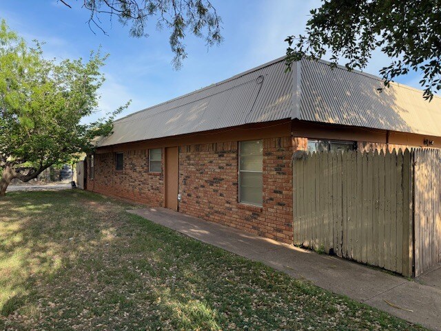 More Photos Of 200 N Jefferson St, Abilene Apartments For Sale