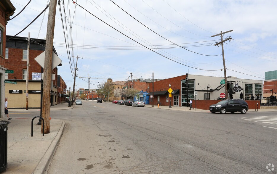 More Photos Of 491 Park St, Columbus Bar For Lease