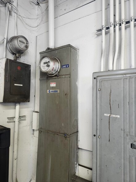 More Photos Of 10943 Schmidt Rd, South El Monte Light Manufacturing For Sale