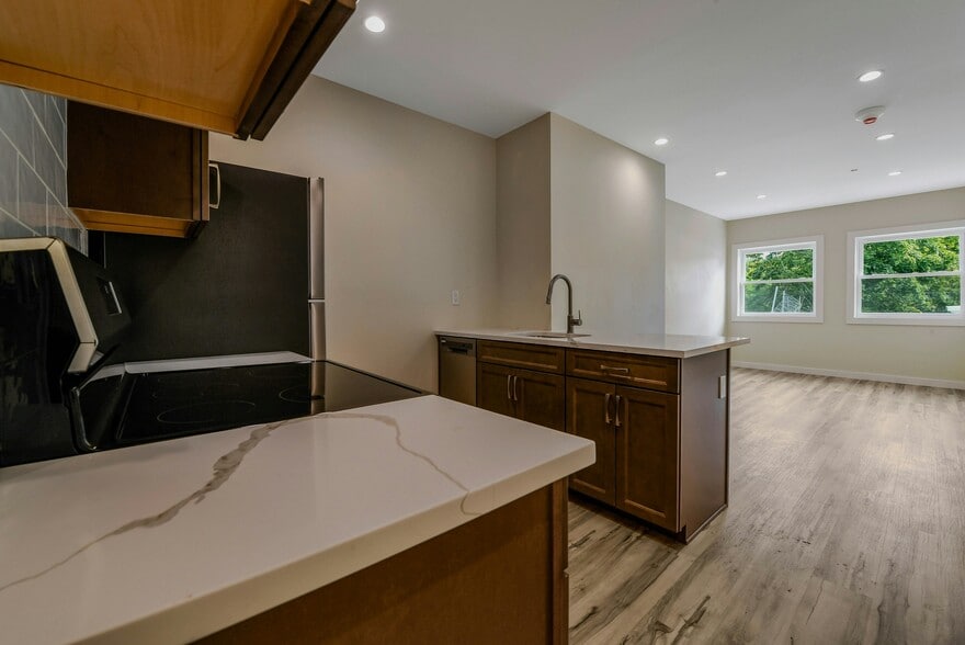 More Photos Of 400 New York Ave, Huntington Restaurant For Sale