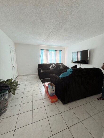 More Photos Of 148 NW 40th Ct, Oakland Park Apartments For Sale