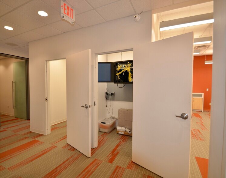 More Photos Of 749 23rd Ave E, West Fargo Freestanding For Lease