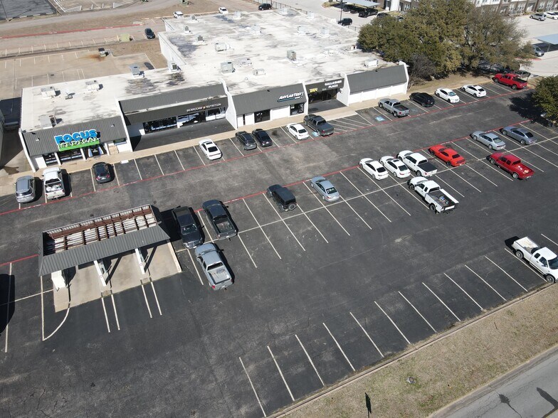 More Photos Of 809 Gallagher Dr, Sherman General Retail For Sale