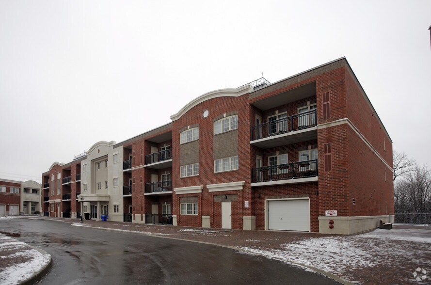 More Photos Of 9431-9471 Jane St, Vaughan Apartments For Lease