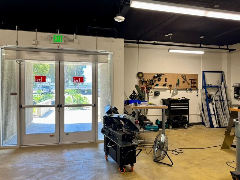 More Photos Of 17550 Gillette Ave, Irvine Manufacturing For Sale