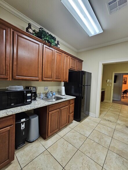 More Photos Of 7607 Fern Ave, Shreveport Office For Lease