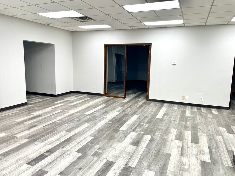 More Photos Of 1244 Canterbury Rd, Shakopee Hotel For Lease