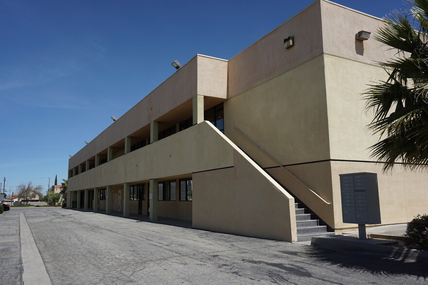 Primary Photo Of 310 E Palmdale Blvd, Palmdale Medical For Lease