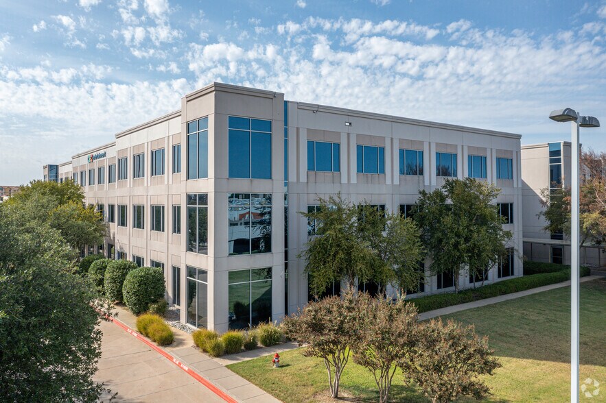 More Photos Of 1707 Market Place Blvd, Irving Office For Lease