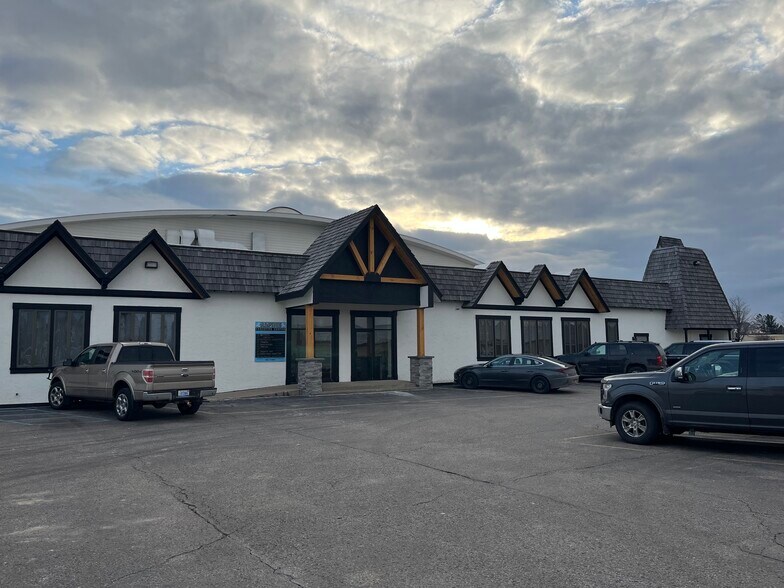 More Photos Of 400 W Main St, Gaylord Office For Lease