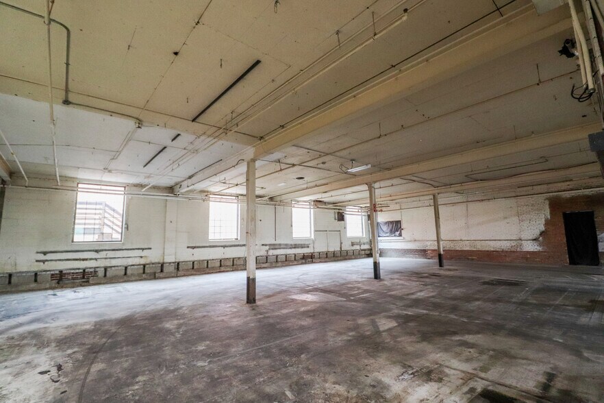 More Photos Of 1739 Elizabeth Ave NW, Grand Rapids Flex For Sale