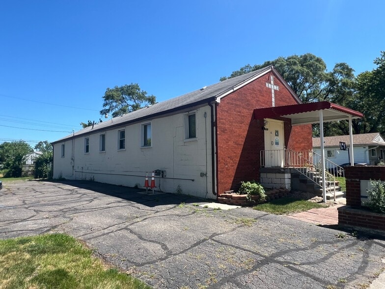 More Photos Of 2379 Emmons Ave, Warren Religious Facility For Lease