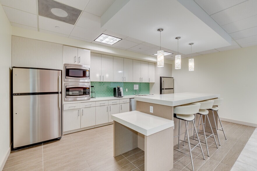 More Photos Of 7557 Rambler Rd, Dallas Office For Lease