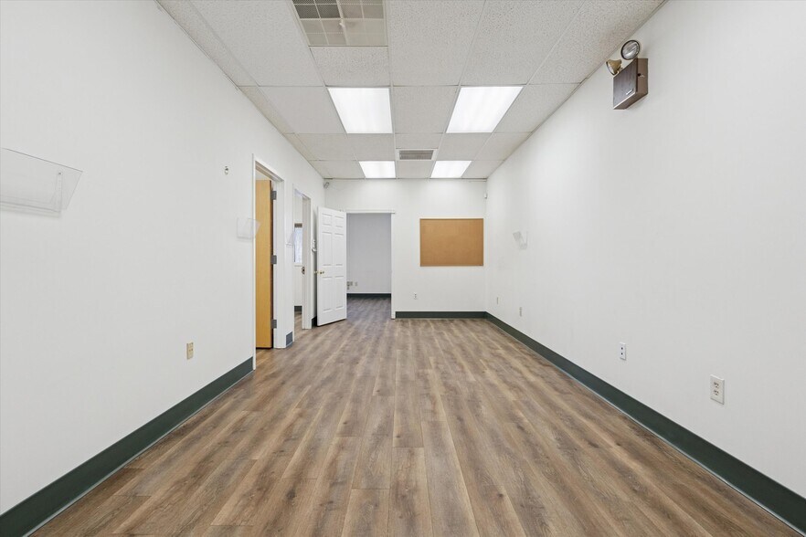 More Photos Of 10501 Academy Rd, Philadelphia Medical For Sale