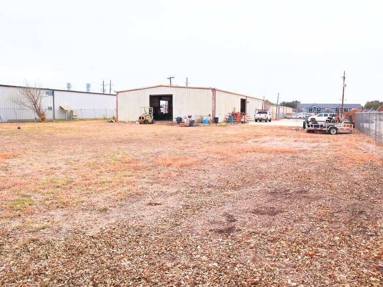 More Photos Of 9238 Converse Business Ln, Converse Service For Sale