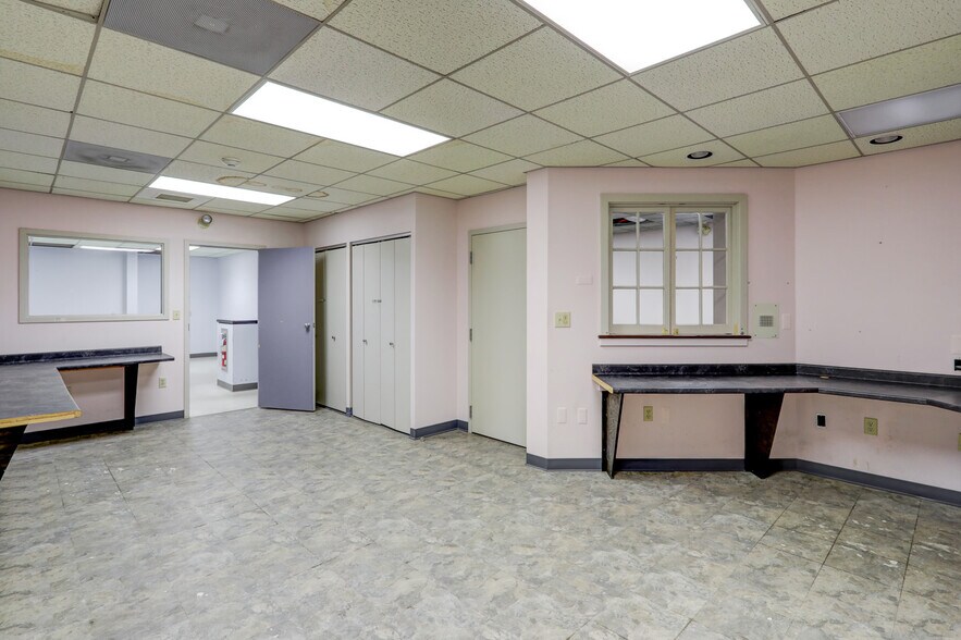 More Photos Of 2301 Columbia Ave, Lancaster Medical For Sale