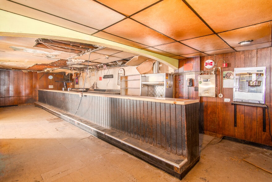 More Photos Of 21090 Goddard Rd, Taylor General Retail For Sale