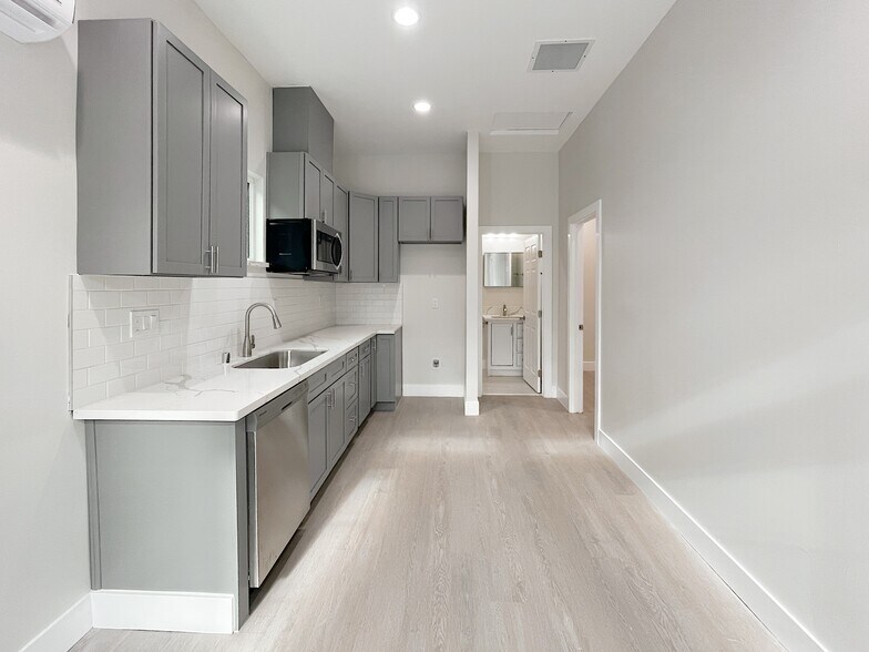 More Photos Of 301 Rivergate Way, Sacramento Multifamily For Sale