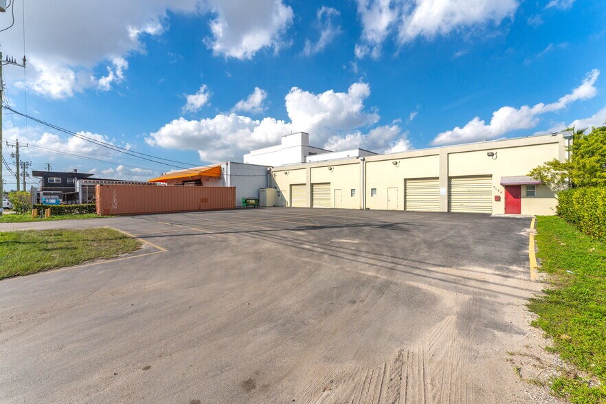 More Photos Of 7155-7159 NW 77th Ter, Miami Warehouse For Sale