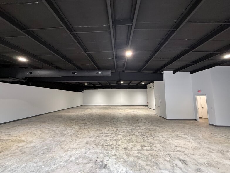 More Photos Of 5780 Dorchester Rd, Charleston Warehouse For Sale