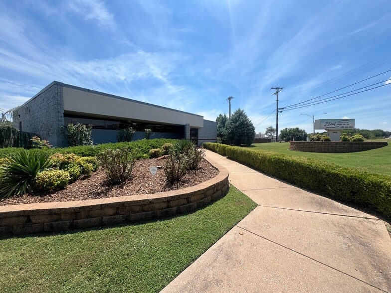 Primary Photo Of 4900 N Lincoln Blvd, Oklahoma City Medical For Lease