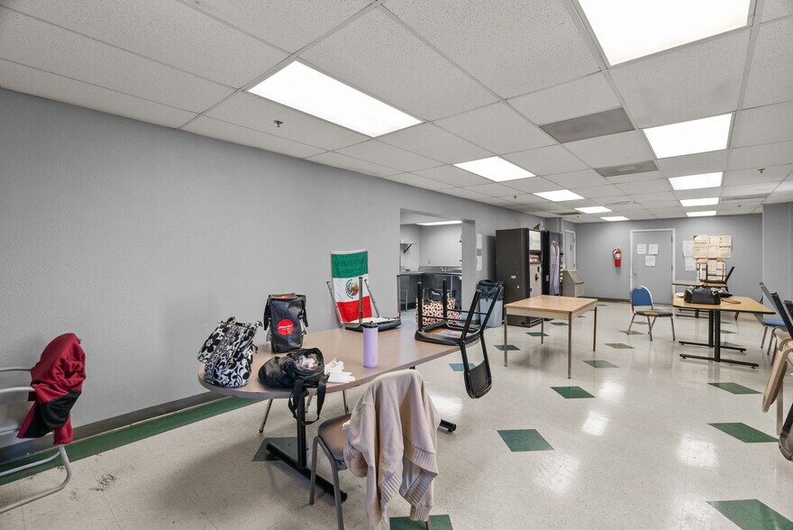 More Photos Of 8122 Reilly Ave, Saint Louis Manufacturing For Sale