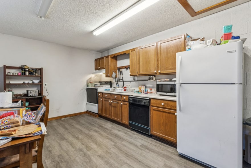 More Photos Of 1222 Hardin Rd, Dallas Flex For Lease
