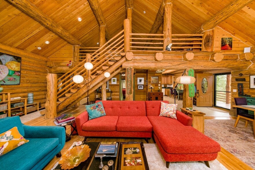 More Photos Of 82 Meadows Loop, Lyle Specialty For Sale