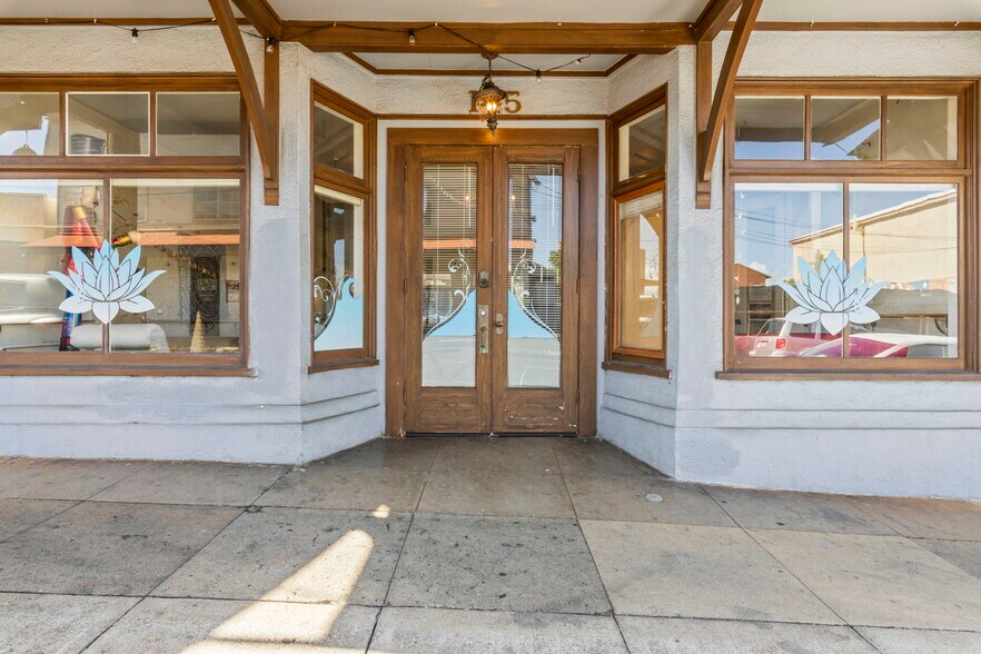 More Photos Of 145 N Market St, Wailuku Storefront Retail Residential For Lease