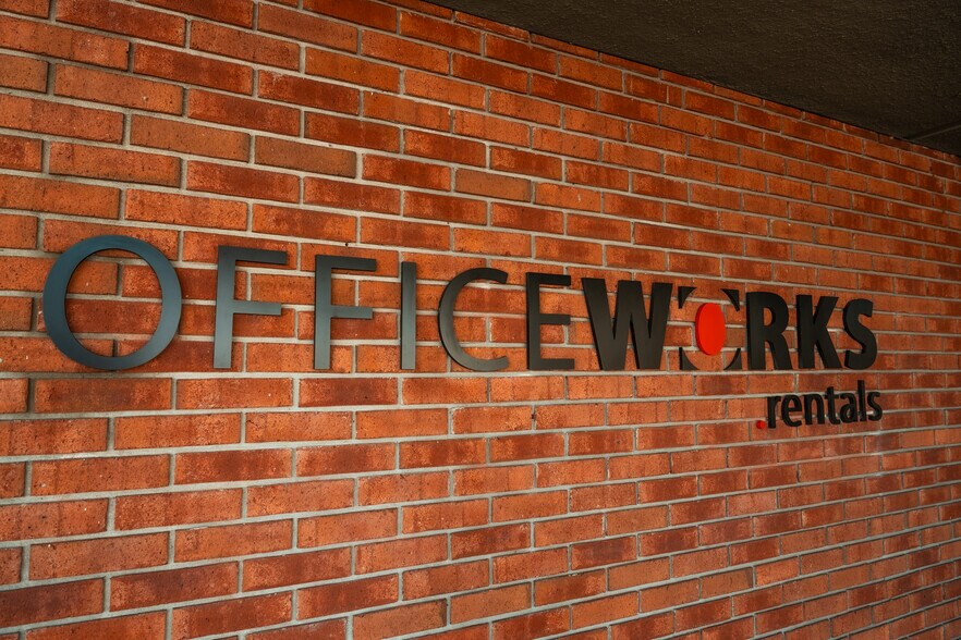 More Photos Of 5666 Seminole Blvd, Seminole Office For Sale