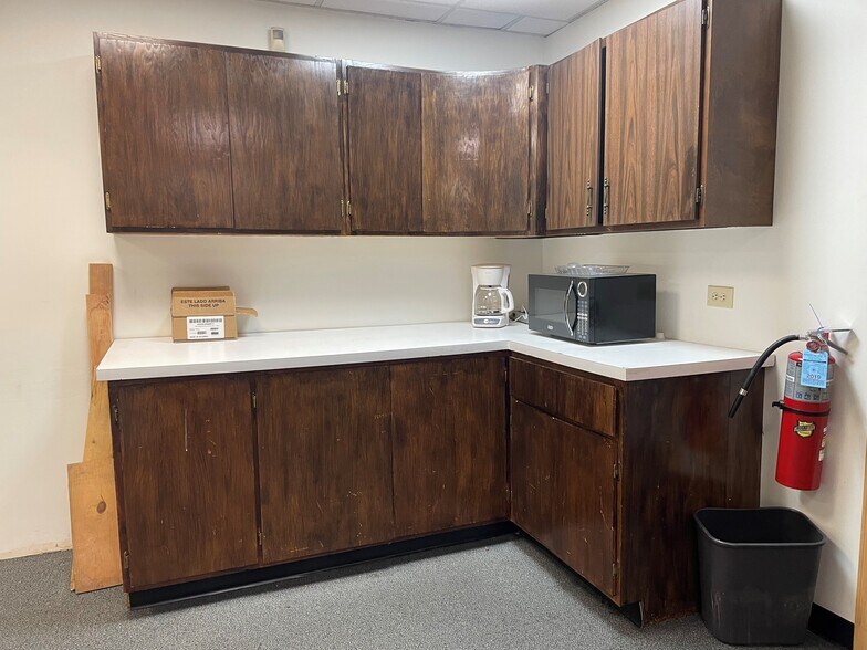 More Photos Of 7234 W North Ave, Elmwood Park Office For Sale