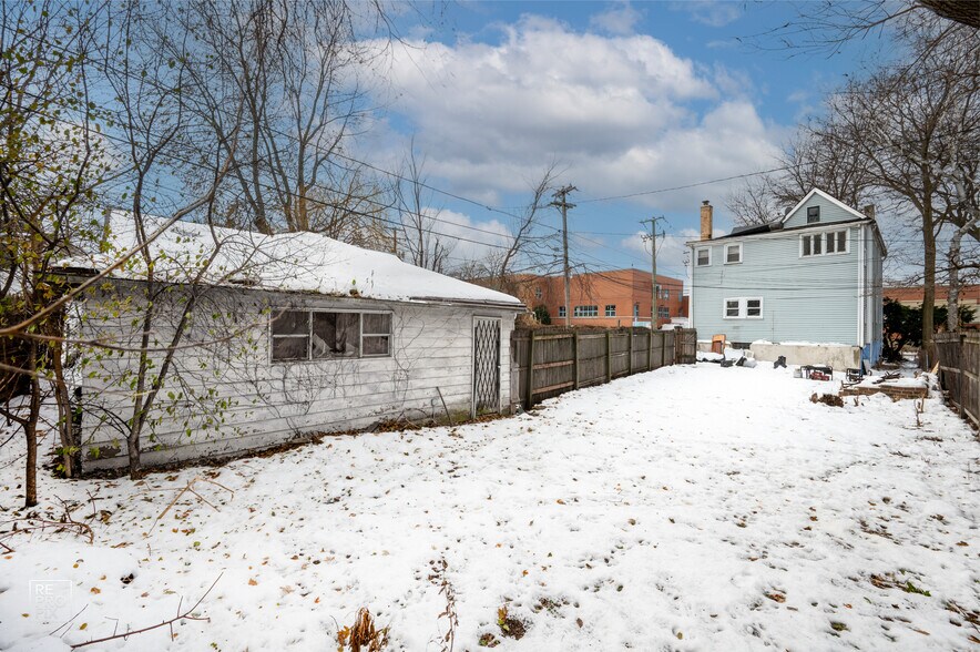 More Photos Of 2043 Asbury Ave, Evanston Multifamily For Sale