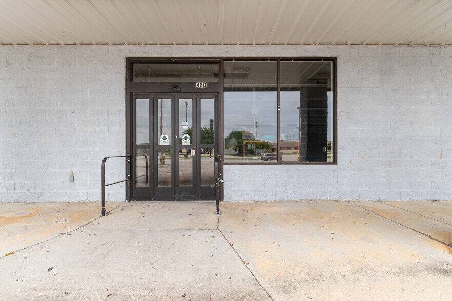 More Photos Of 480 Nelson Blvd, Kingstree Department Store For Sale