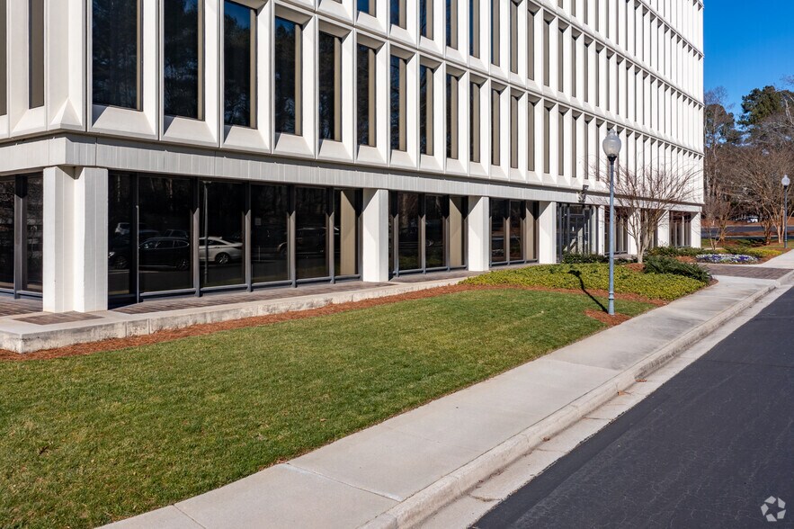 More Photos Of 56 Perimeter Ctr E, Atlanta Office For Lease