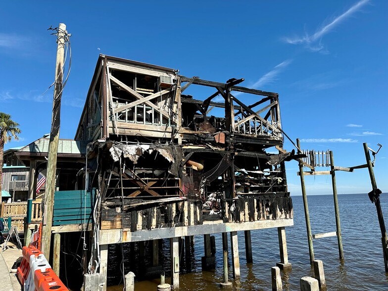 More Photos Of 450 Dock St, Cedar Key Freestanding For Sale