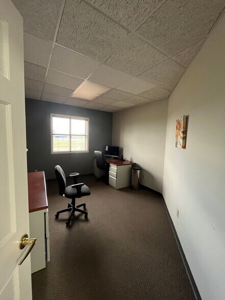 More Photos Of 501 S Towanda-Barnes Rd, Bloomington Office For Lease