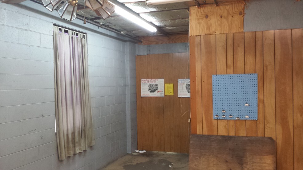 More Photos Of 124 N 2nd St, Terre Haute Warehouse For Lease