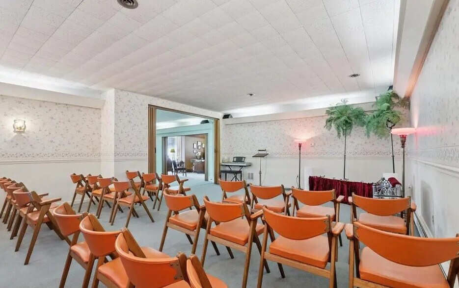 More Photos Of 700 S White Horse Pike, Audubon Specialty For Sale