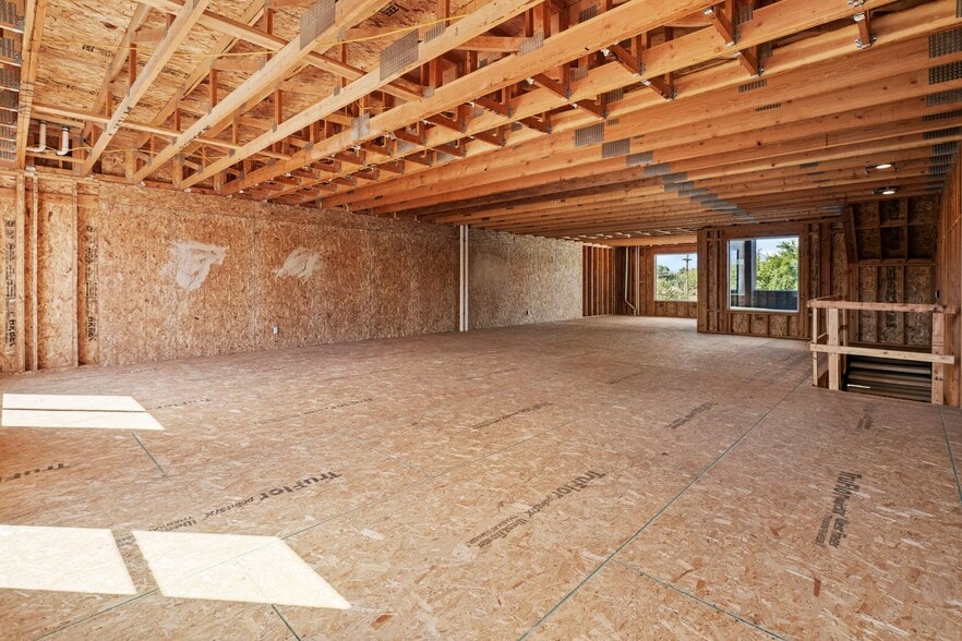 More Photos Of 80 W Center St, La Verkin Light Manufacturing For Sale