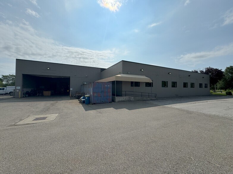 More Photos Of 80 Lawrence Bell Dr, Williamsville Research And Development For Lease