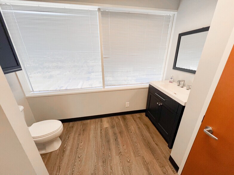 More Photos Of 400 W Illinois Ave, Midland Office For Lease